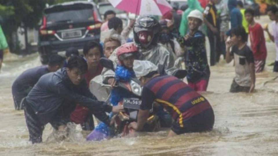 Presiden Jokowi Tinjau Lokasi Banjir di Kalsel