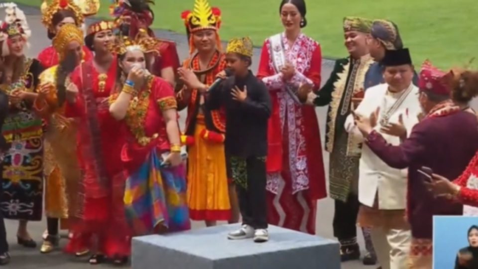 Prabowo dan Para Pejabat Negara Berjoget Diiringi Lantunan 'Ojo Dibandingke' Dari Penyanyi Cilik Farel Prayoga