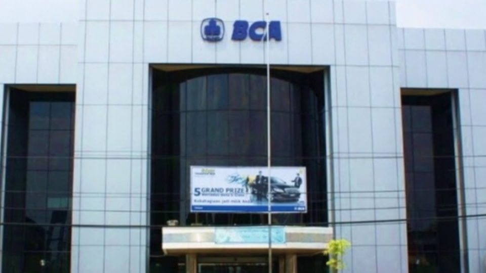 BCA Enggan Ganti Rugi Nasabah yang Uangnya Dicuri Tukang Becak, OJK Buka Suara