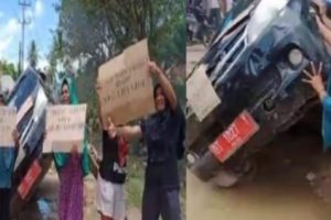 Pemda Ingkar Janji Perbaikan Jalan, Puluhan Emak-emak di Sultra Mengamuk, injak-injak Hingga Gulingkan Mobil Dinas