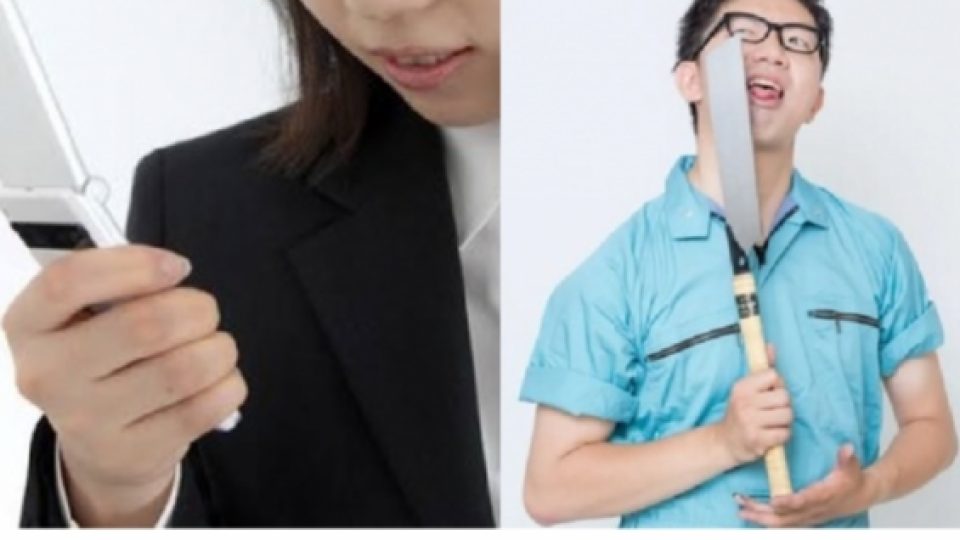 Pria Jepang Dilaporkan ke Polisi, Dikira Bawa Senjata Tajam Ternyata Ponsel Lipat Jadul