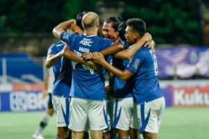 Banyak Pemainnya Kena COVID-19, Laga Persib vs. PSM Hari Ini Ditunda