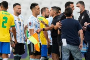 Laga Brazil vs. Argentina Dihentikan Setelah Otoritas Kesehatan Brazil Memasuki Lapangan