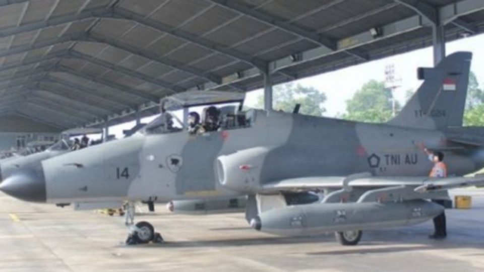 Pesawat Tempur TNI AU Alami Pecah Ban Saat Take-off dan Tergelincir di Landasan Pacu