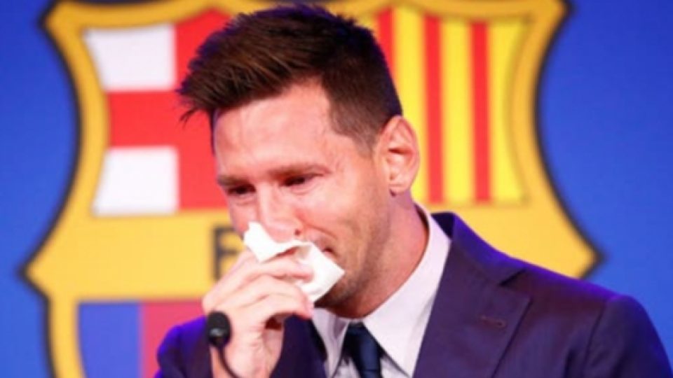 Lionel Messi Teteskan Air Mata Ketika Mengucapkan Selamat Tinggal Kepada Barcelona