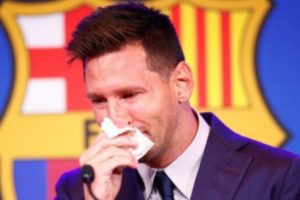 Lionel Messi Teteskan Air Mata Ketika Mengucapkan Selamat Tinggal Kepada Barcelona