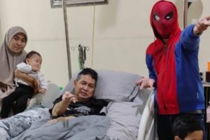 Penulis Serial Lupus, Hilman Hariwijaya, Meninggal Dunia Rabu Pagi Ini