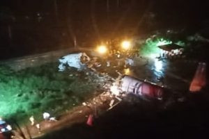 Kecelakaan Pesawat Air India Express, Badan Pesawat Terbelah Jadi Dua, 14 Orang Tewas