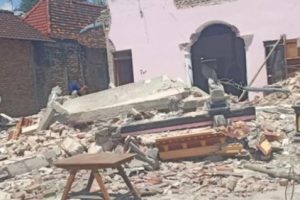 Istri Nekat Hancurkan Rumah di Madiun Karena Suaminya Selingkuh