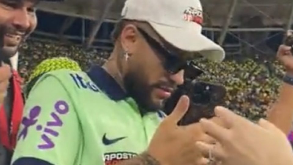 Ketika Neymar Gadungan Mengecoh Suporter Brazil Hingga Staff Keamanan Stadion
