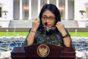 Pemerintah Wacanakan Penggunaan Masker Dalam Rumah Setelah Klaster Keluarga Terus Meningkat