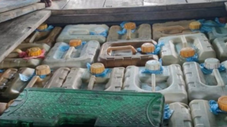 Polisi Gagalkan Penyelundupan 4.100 Liter BBM Bersubsidi di Maluku