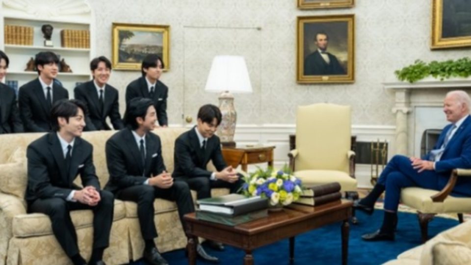 Boyband Korsel BTS Bertemu dan Berdiskusi dengan Presiden AS, Joe Biden di Gedung Putih