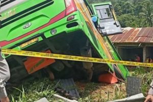 8 Kebiasaan Buruk Supir Truk dan Bus di Indonesia yang Dapat Menimbulkan Kecelakaan