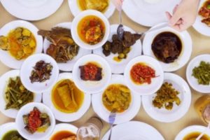 Nasi Padang Babi Bikin Geger, Pemilik Restoran Dibawa ke Polsek Kelapa Gading