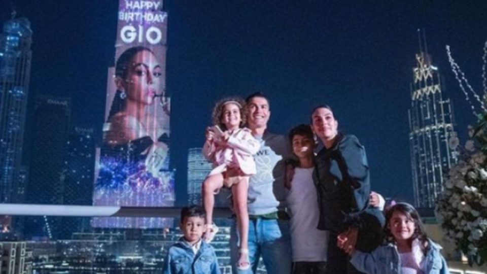 Romantis Abis! Ini cara Cristiano Ronaldo Rayakan Ultah ke-28 Kekasihnya, Georgina Rodriguez