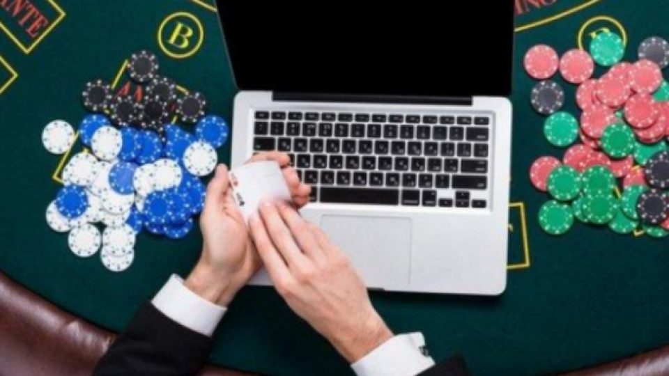 Admin Bank Riau-Kepri Curi Uang Puluhan Nasabh Rp 5 Miliar Untuk Judi Online