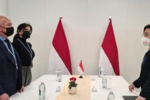 Menkeu Sri Mulyani Bertatap Muka dengan CEO Amazon Jeff Bezos di Sela-sela COP26