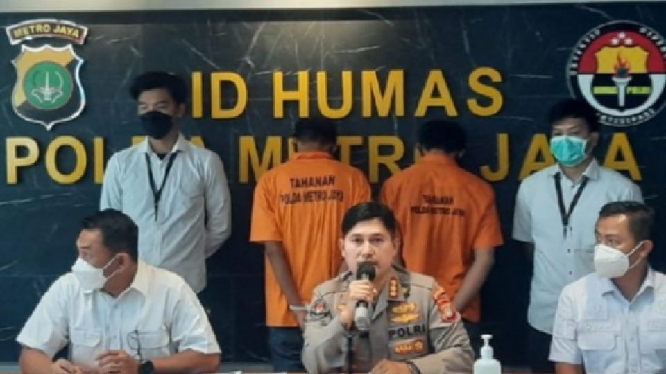 Dua Kurir Ojol Gadungan yang Larikan MacBook Rp 67 Juta Ditangkap Polisi