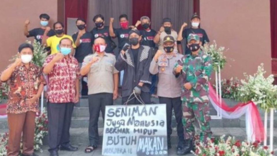 Seniman karanganyar Lakukan Aksi Jalan Kaki 13 km Dengan Membawa Organ, Berharap Nasib Seniman Juga Diperhatikan di Kala Pandemi