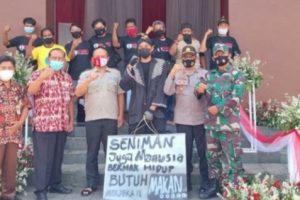 Seniman karanganyar Lakukan Aksi Jalan Kaki 13 km Dengan Membawa Organ, Berharap Nasib Seniman Juga Diperhatikan di Kala Pandemi