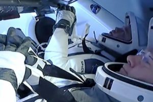 Cetak Sejarah: SpaceX Sukses Bawa Pulang 2 Astronot NASA ke Bumi dengan Selamat
