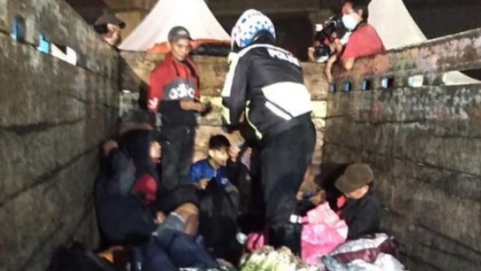 Banyak Warga Masih Nekat Pulang di Hari Pertama Pelarangan Mudik, 7 Orang Ketahuan Numpang Truk Sayur