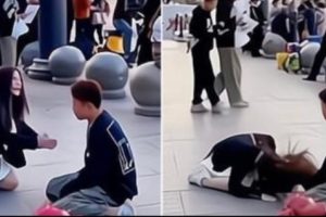 Viral Wanita di China Bersujud Memohon Pria yang Terobsesi Kepadanya Untuk Berhenti Mengejar-ngejarnya