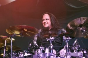 Salah Satu Pendiri Sekaligus Eks Drummer Slipknot, Joey Jordison, Meninggal di Usia 46 Tahun