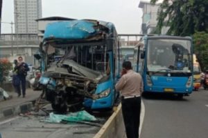 Kecelakaan 2 Bus Transjakarta di Cawang, Tiga Orang Dilaporkan Meninggal Dunia