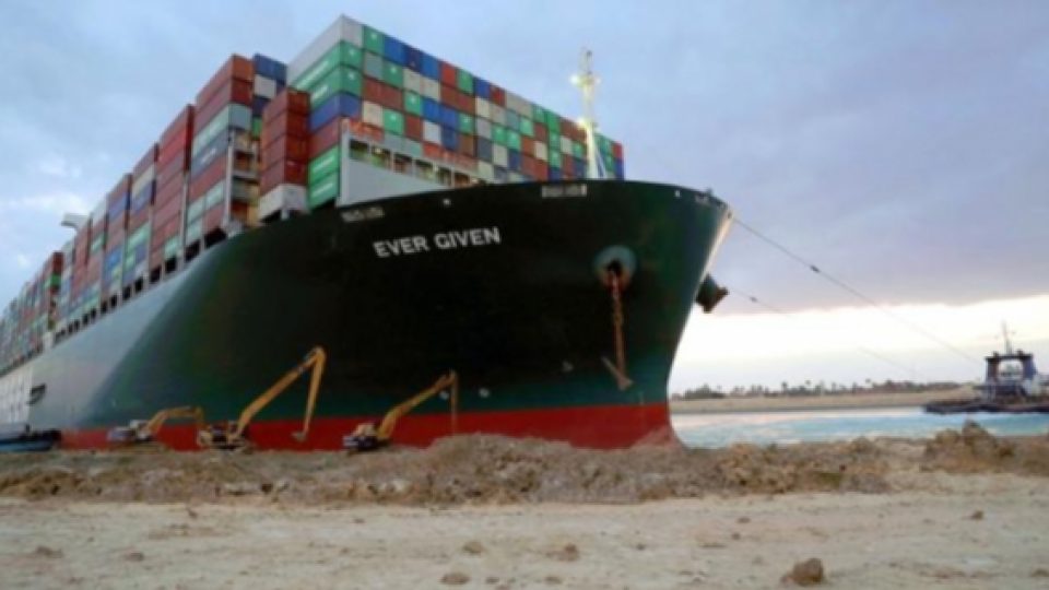 Otoritas Terusan Suez Umumkan Kapal Ever Given Berhasil Diapungkan Sebagian dan Situasi Akan Kembali Normal Secepatnya