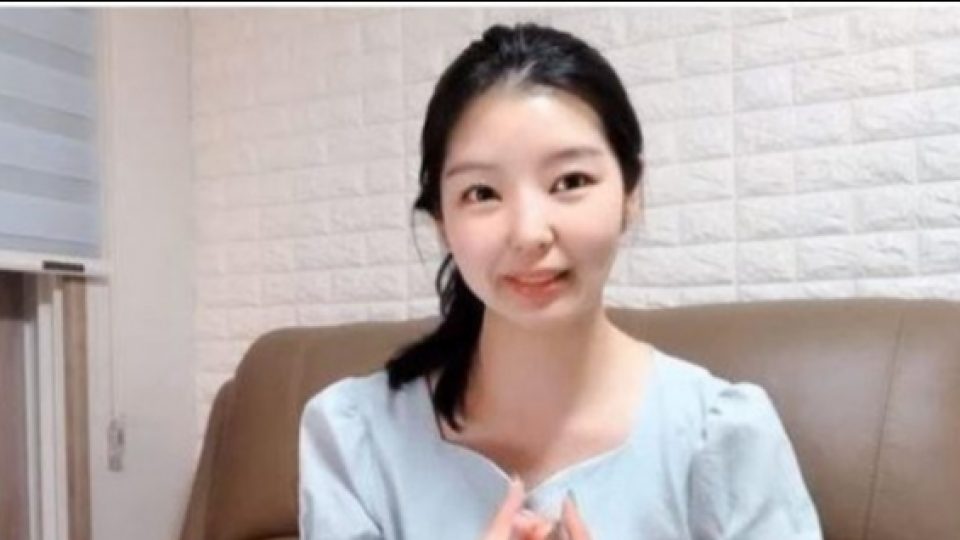 YouTuber Sekaligus Eks Pramugari Ungkap Perilaku Buruk Artis-artis K-pop di Pesawat yang Pernah Ia Saksikan