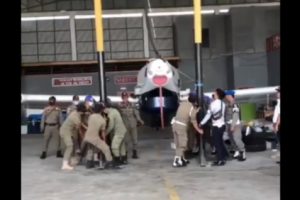 Pesawat Susi Air Dipindah Paksa Dari Hanggar Oleh Satpol PP, Pengamat Penerbangan Kritik Pemindahan Tidak Sesuai SOP