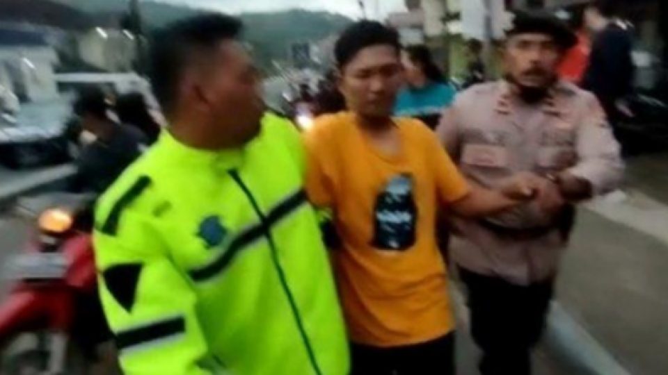 Dua Pria Paksa Terobos Jalur One Way di Malangbong, Hampir Menabrak Hingga Tantang Duel Polisi