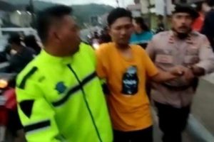 Dua Pria Paksa Terobos Jalur One Way di Malangbong, Hampir Menabrak Hingga Tantang Duel Polisi