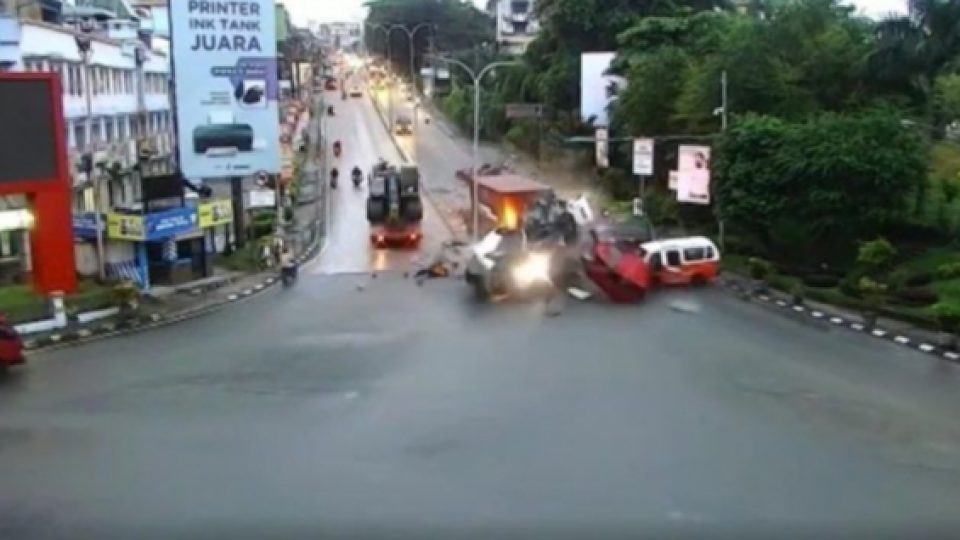 Kecelakaan Maut di Balikpapan, Truk Kontainer Tabrak Deretan Mobil Hingga Tewaskan 4 Orang