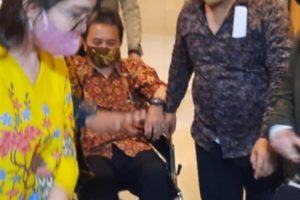 Kondisi Drop Usai Diperiksa Sebagai Tersangka Selama 12 Jam, Roy Suryo Tidak Ditahan