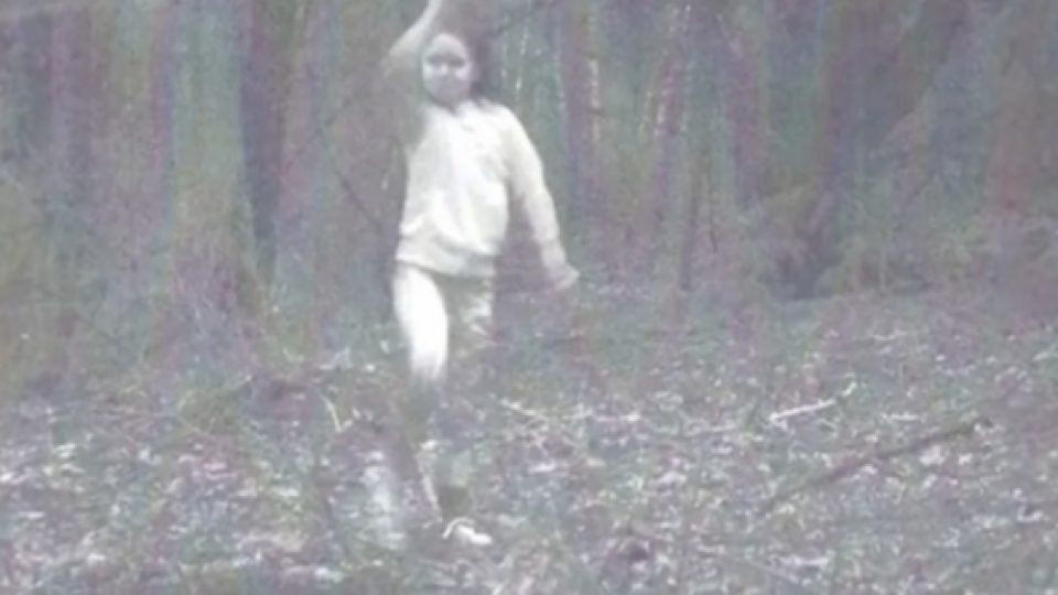 Cerita di Balik Gadis Kecil Yang Diyakini Sebagai Hantu di Cambridge