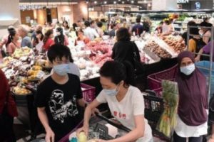 Malaysia Lockdown Mulai Hari Ini, Warganya Panik Belanja