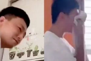 Ayah di China Ini Menangis Sedih Karena Putranya Dapat Nilai 6 dari Maksimal 100 Dalam Ujian Matematika