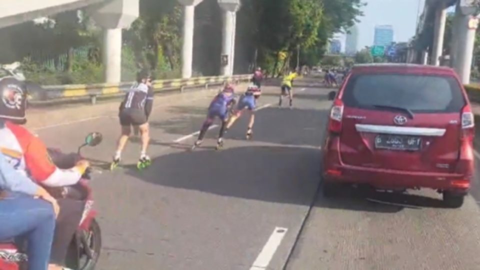 Viral Rombongan Pesepatu Roda Melintas di Jalan Raya Ibu Kota, Polda Metro: Tidak Boleh Itu Berbahaya!