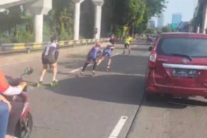 Viral Rombongan Pesepatu Roda Melintas di Jalan Raya Ibu Kota, Polda Metro: Tidak Boleh Itu Berbahaya!