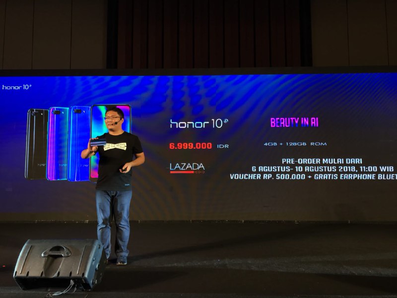 James Yang Saat Memperkenalkan Honor 10