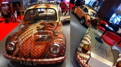 Mobil Tahun 1950 Disulap dari Batik