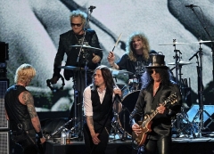 Gitaris Guns N Roses Datang ke Indonesia Demi Cincau