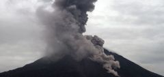 Gunung Sinabung Meraung Dahsyat, Warga Mengungsi Hindari Awan Panas