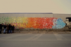 Dinding di Rumania Ini Dihiasi Lebih Dari 15.000 Origami 