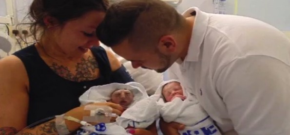 Bayi Kembar Ini Menjadi Pahlawan Terkecil Di Dunia