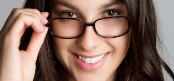 Tips Memilih Kacamata Sesuai  Bentuk Wajah