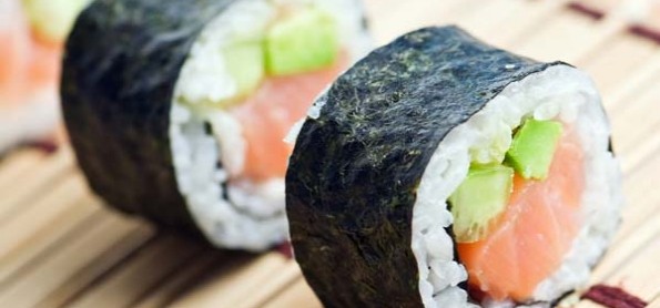 Sering Menatap Layar Bisa Picu Kerusakan Mata. Atasi Dengan Makan Sushi!